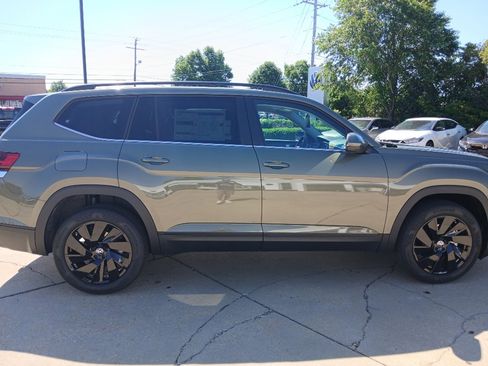 New 2026 Volkswagen Atlas SE FWD image 6