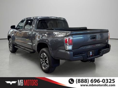 Used 2020 Toyota Tacoma SR5 AWD/4WD image 3