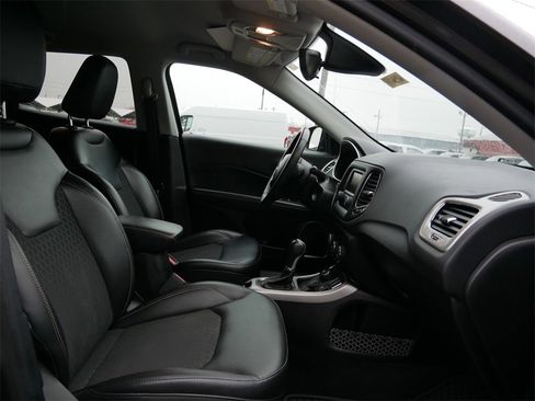 Used 2018 Jeep Compass Latitude w/ Cold Weather Group image 8