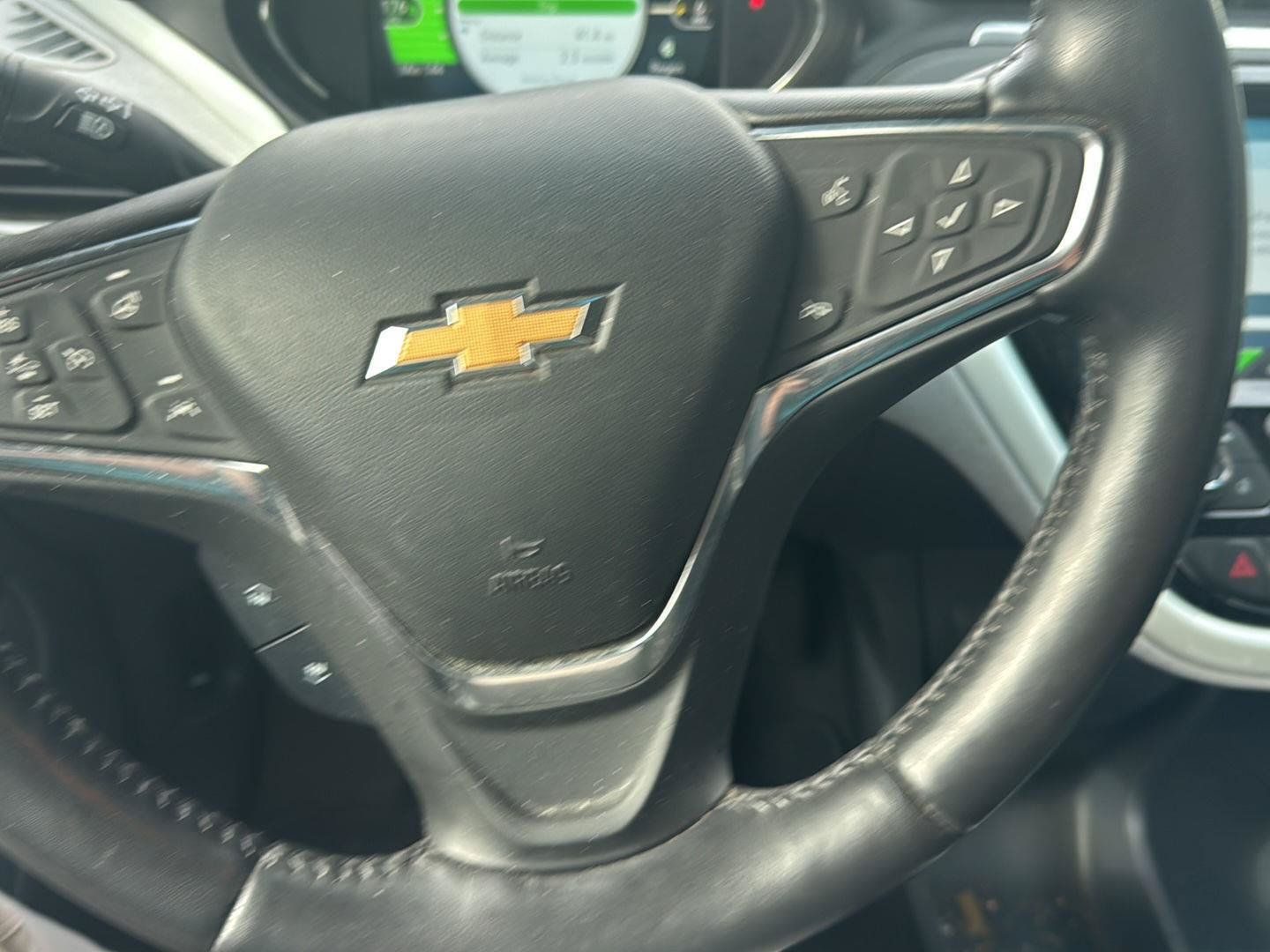 Used 2021 Chevrolet Bolt Premier w/ Infotainment Package FWD image 12