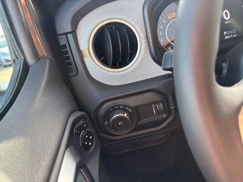 Used 2025 Jeep Wrangler Unlimited Sahara AWD/4WD image 34