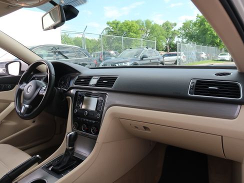 Used 2014 Volkswagen Passat TDI SE image 25