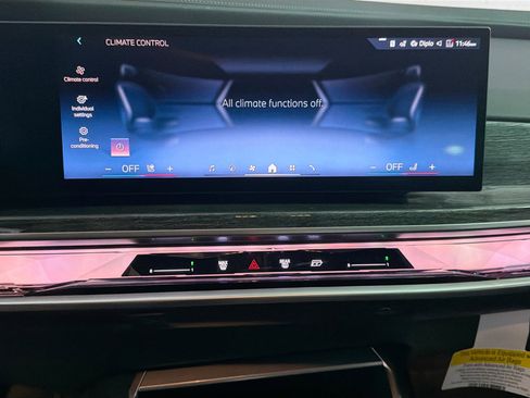 New 2026 BMW 750e xDrive image 25