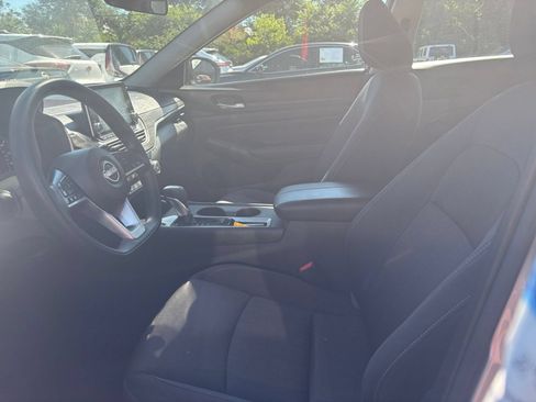 Used 2025 Nissan Altima 2.5 SV FWD image 23