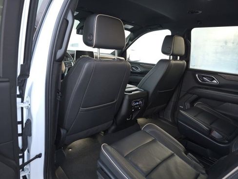 Used 2023 Chevrolet Suburban Premier image 22