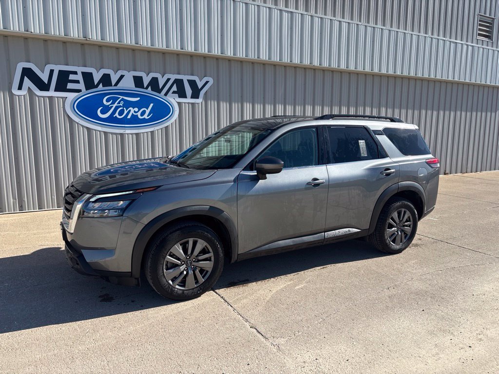 Used 2025 Nissan Pathfinder SV AWD/4WD image 1