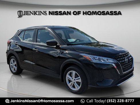 Certified 2025 Nissan Kicks Play S FWD image 11