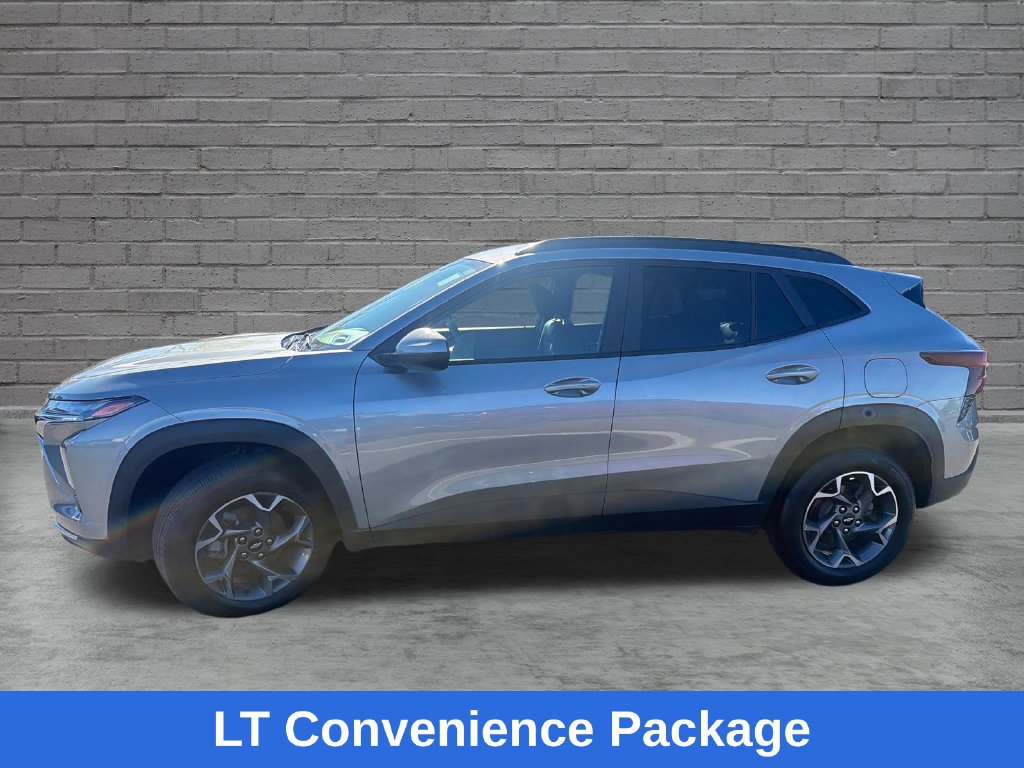 Used 2024 Chevrolet Trax LT w/ Driver Confidence Package FWD image 5
