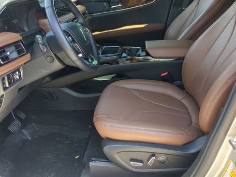 Used 2023 Lincoln Nautilus Reserve image 10