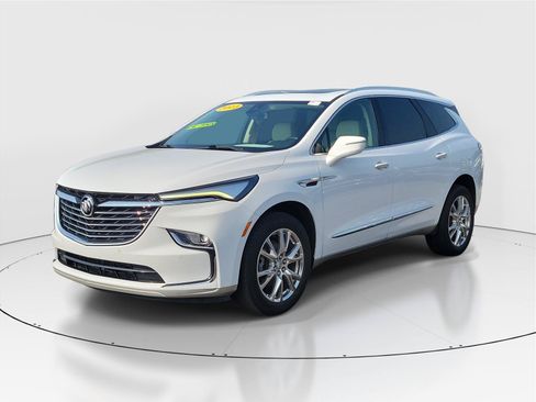 Used 2023 Buick Enclave Essence w/ Experience Buick Package FWD image 2