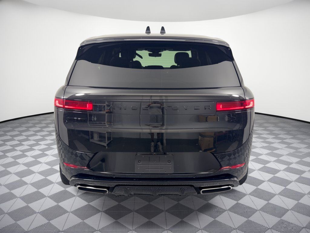 New 2027 Land Rover Range Rover Sport Dynamic SE AWD/4WD image 11