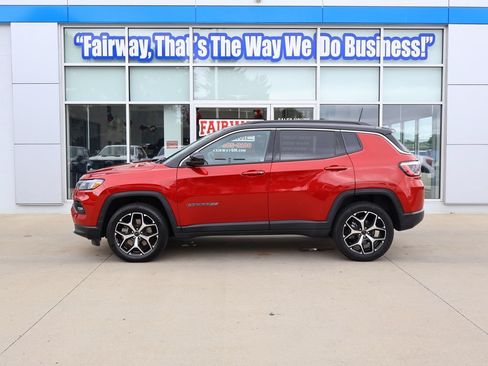 Used 2025 Jeep Compass Limited AWD/4WD image 7