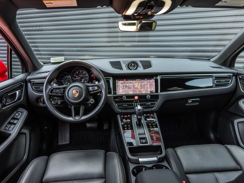 Certified 2026 Porsche Macan AWD/4WD image 12