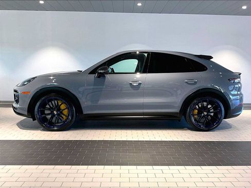 Used 2022 Porsche Cayenne Turbo GT AWD/4WD image 2