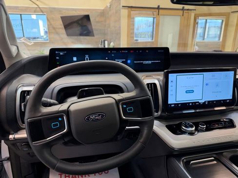 Used 2025 Ford Expedition Max Active image 13