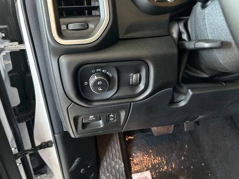 Used 2025 RAM 1500 Big Horn AWD/4WD image 37
