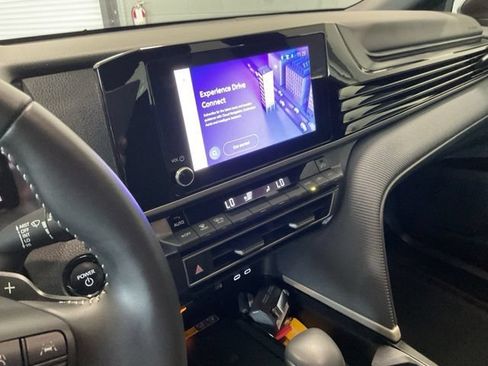 Used 2025 Toyota Camry SE w/ Convenience Package FWD image 24