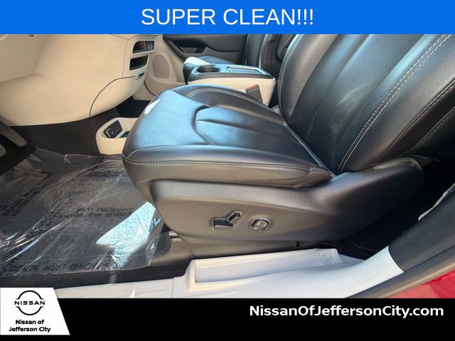 Used 2024 Chrysler Pacifica Touring-L FWD image 22