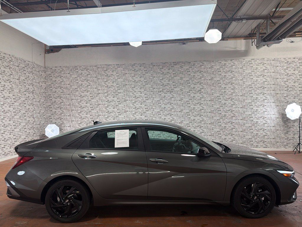 Used 2026 Hyundai Elantra Sport FWD image 8