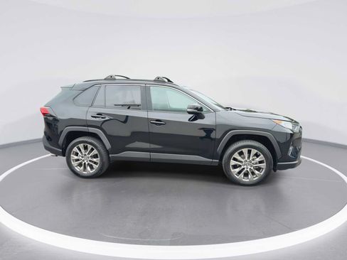 Used 2019 Toyota RAV4 XLE Premium w/ Cold Weather Package AWD/4WD image 9