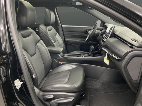 New 2026 Jeep Compass Latitude w/ Sun and Sound Group AWD/4WD image 32