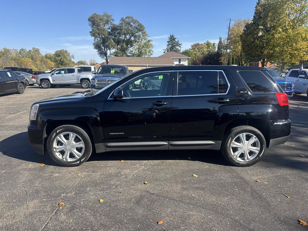 Used 2017 GMC Terrain SLE AWD/4WD image 4