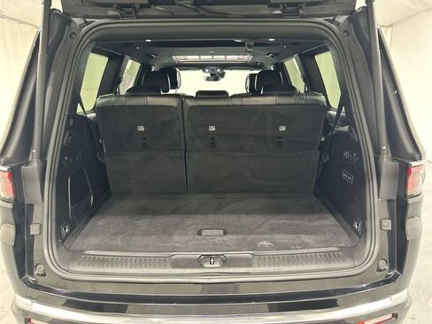 Used 2022 Jeep Wagoneer Series III w/ Premium Group I AWD/4WD image 24
