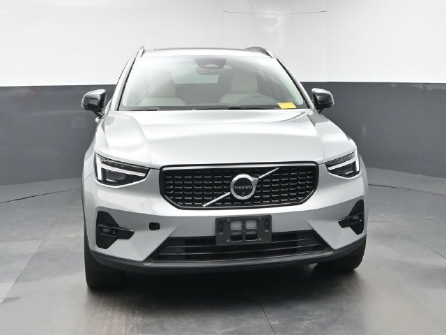 Used 2024 Volvo XC40 B5 Plus w/ Protection Package Premier AWD/4WD image 2