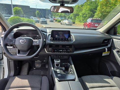 Certified 2026 Nissan Rogue SV FWD image 18