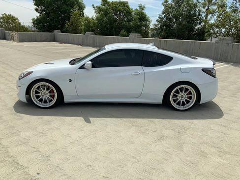 Used 2016 Hyundai Genesis Coupe 3.8 RWD image 5