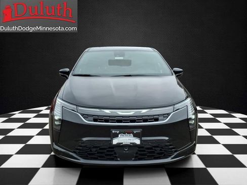 New 2027 Chrysler Pacifica Limited AWD/4WD image 4