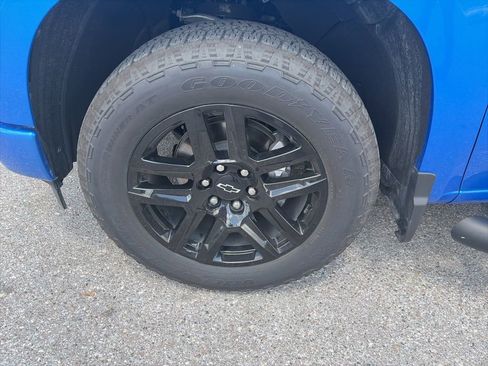 Used 2025 Chevrolet Silverado 1500 Custom w/ Turbomax Blackout Package RWD image 11