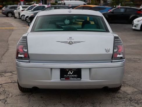 Used 2005 Chrysler 300 C w/ Protection Group II image 11