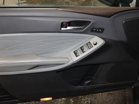 Used 2019 Toyota Avalon Limited w/ All Weather Liner Package FWD image 27