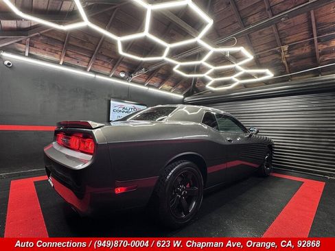Used 2013 Dodge Challenger SXT RWD image 3