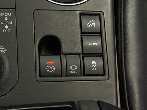 Used 2023 Toyota Highlander XSE AWD/4WD image 32