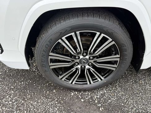 Used 2026 Lexus LX 700h Luxury AWD/4WD image 7