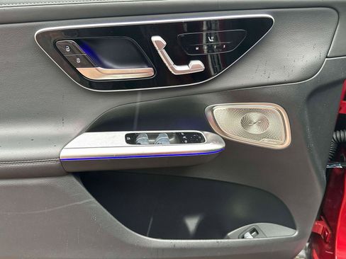 Used 2025 Mercedes-Benz GLC 350e 4MATIC image 14