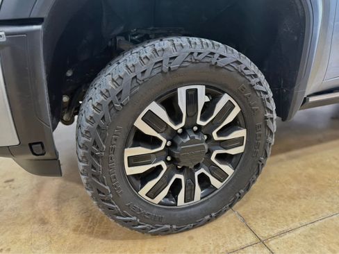 Used 2024 GMC Sierra 3500 Denali Ultimate image 16