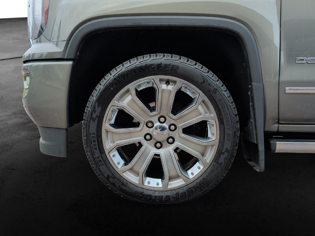 Used 2018 GMC Sierra 1500 Denali w/ Denali Ultimate Package AWD/4WD image 9