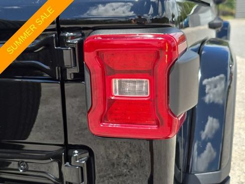 Certified 2018 Jeep Wrangler Unlimited Sahara AWD/4WD image 8