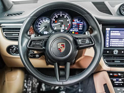 Certified 2026 Porsche Macan AWD/4WD image 16