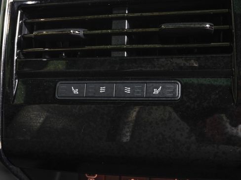 Used 2025 Land Rover Range Rover Sport SE image 11