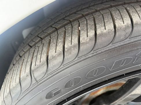 Used 2012 Lincoln MKS AWD image 25