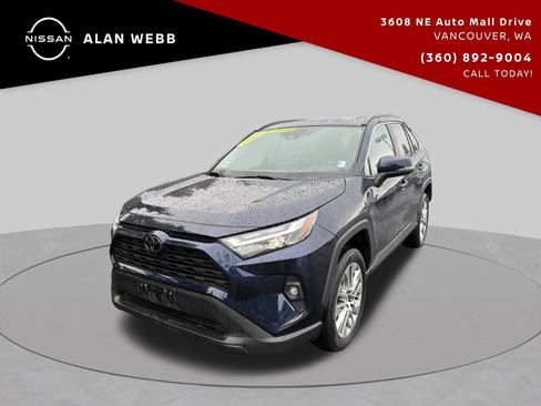 Used 2022 Toyota RAV4 XLE Premium AWD/4WD image 7