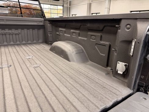 Used 2021 GMC Sierra 3500 Denali w/ Denali Black Diamond Edition image 9