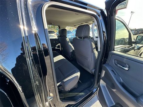 Used 2022 Nissan Frontier SV image 17