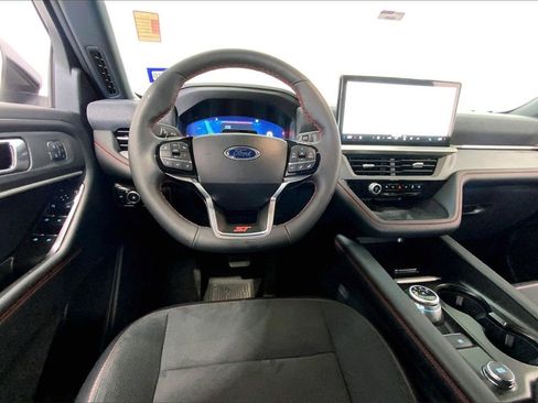 Used 2025 Ford Explorer ST image 14