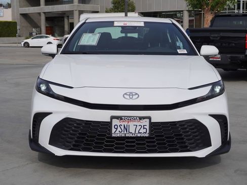 Certified 2025 Toyota Camry SE image 3