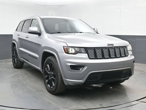 Used 2019 Jeep Grand Cherokee Altitude AWD/4WD image 2